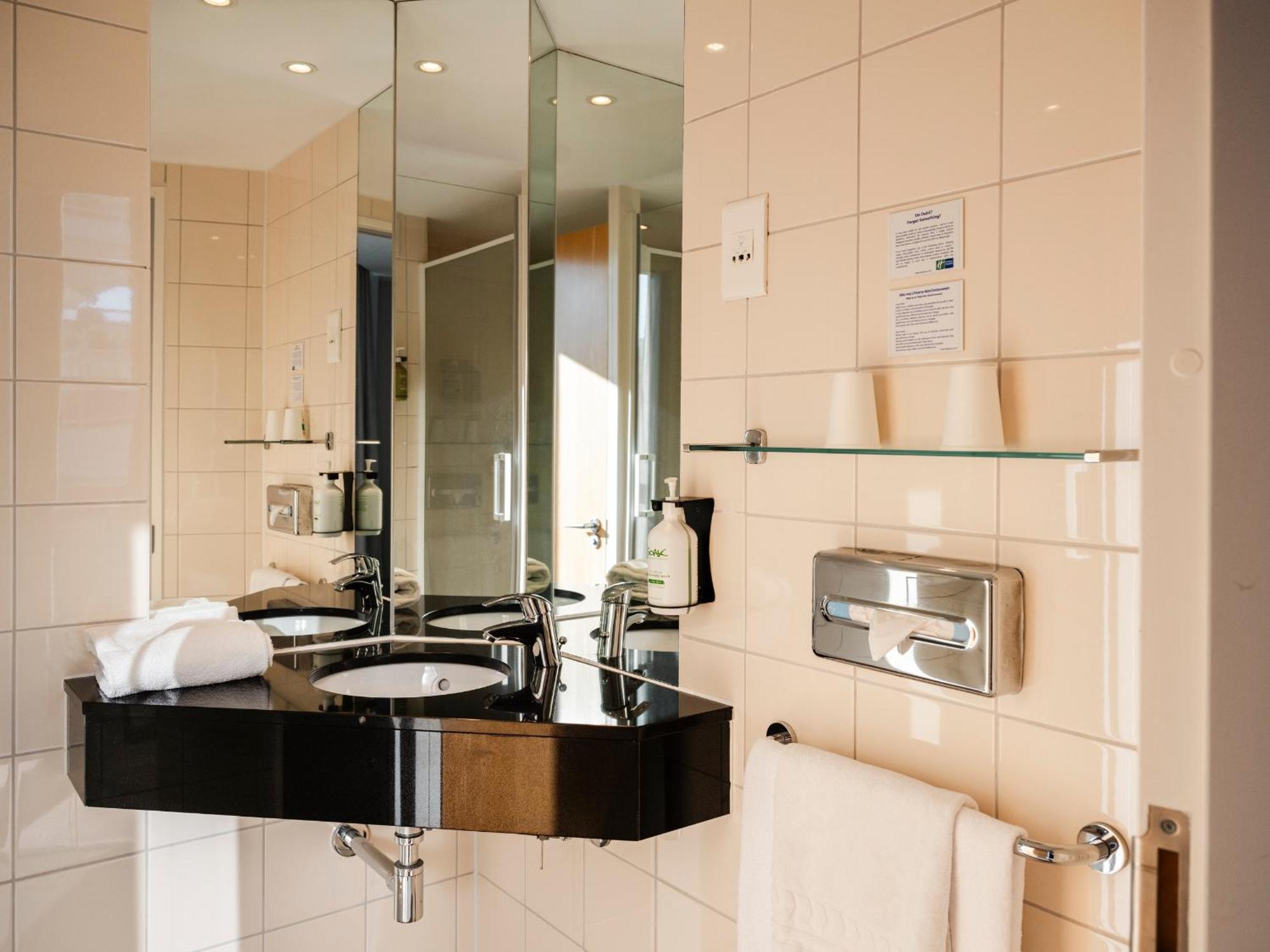 Holiday Inn Express Saint-Nazaire By Ihg Екстер'єр фото
